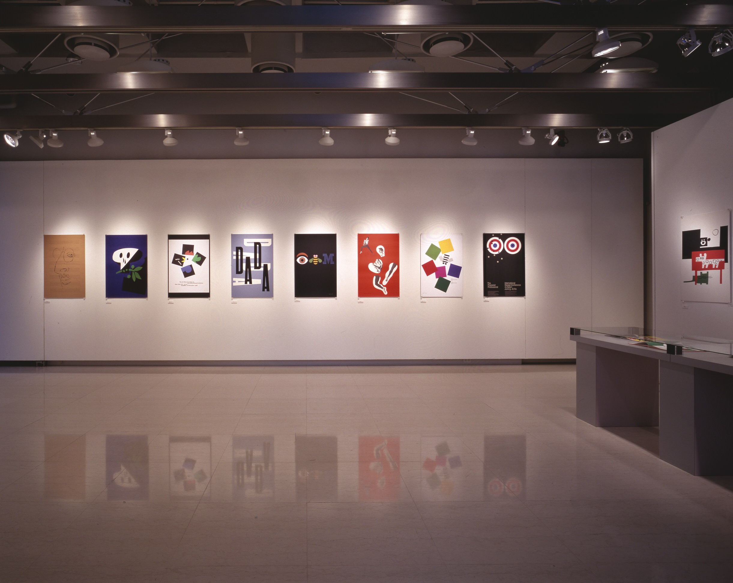 アート・デザイン・音楽 EXHIBITIONS: GRAPHIC MESSAGES アート・デザイン・音楽 EXHIBITIONS: GRAPHIC MESSAGES Back to